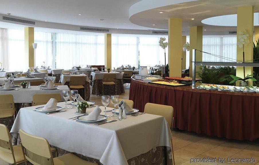 阿佐尔因图尔酒店 贝尼卡西姆 餐厅 照片